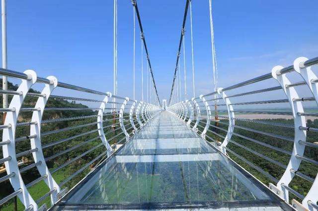 景区规划设计之玻璃吊桥
