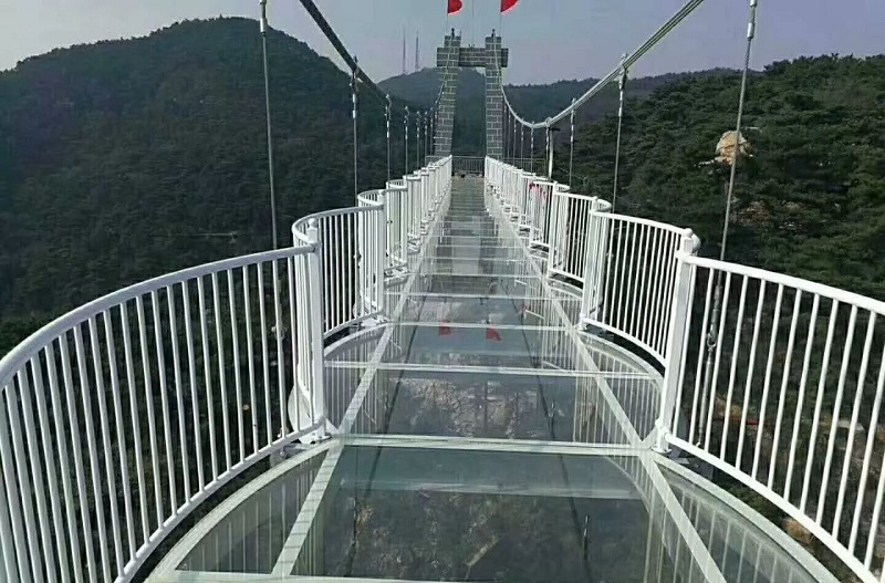 玻璃吊桥施工安全防护措施